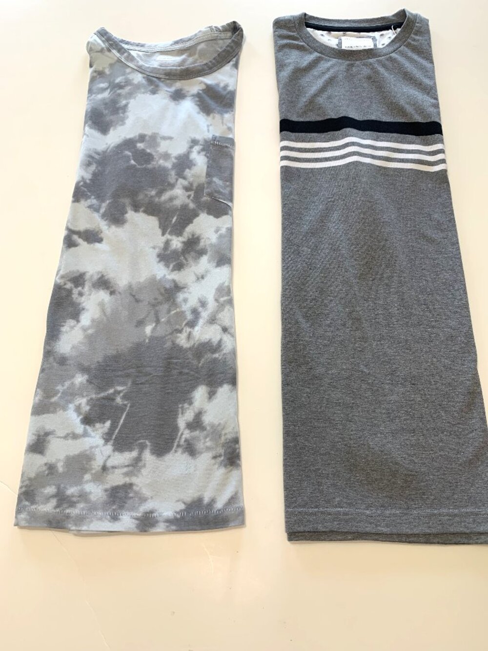2 Men Gray T-shirts Old Navy Tie-Dye (Size L) NWT Striped (Size XL) Short Sleeve